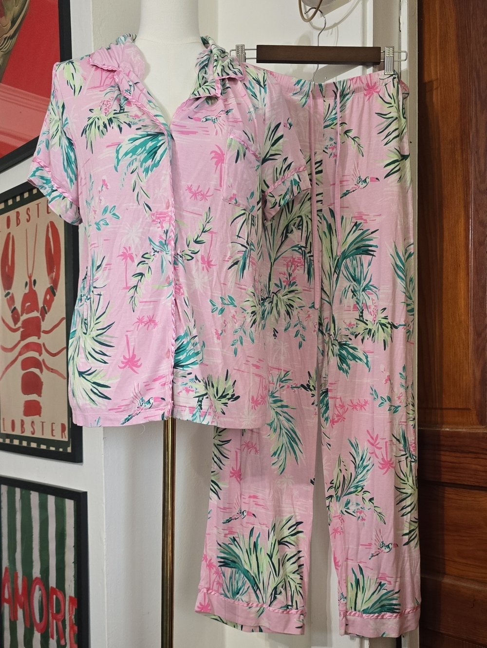 crown & ivy Pink Tropical Leaf Pajama Set